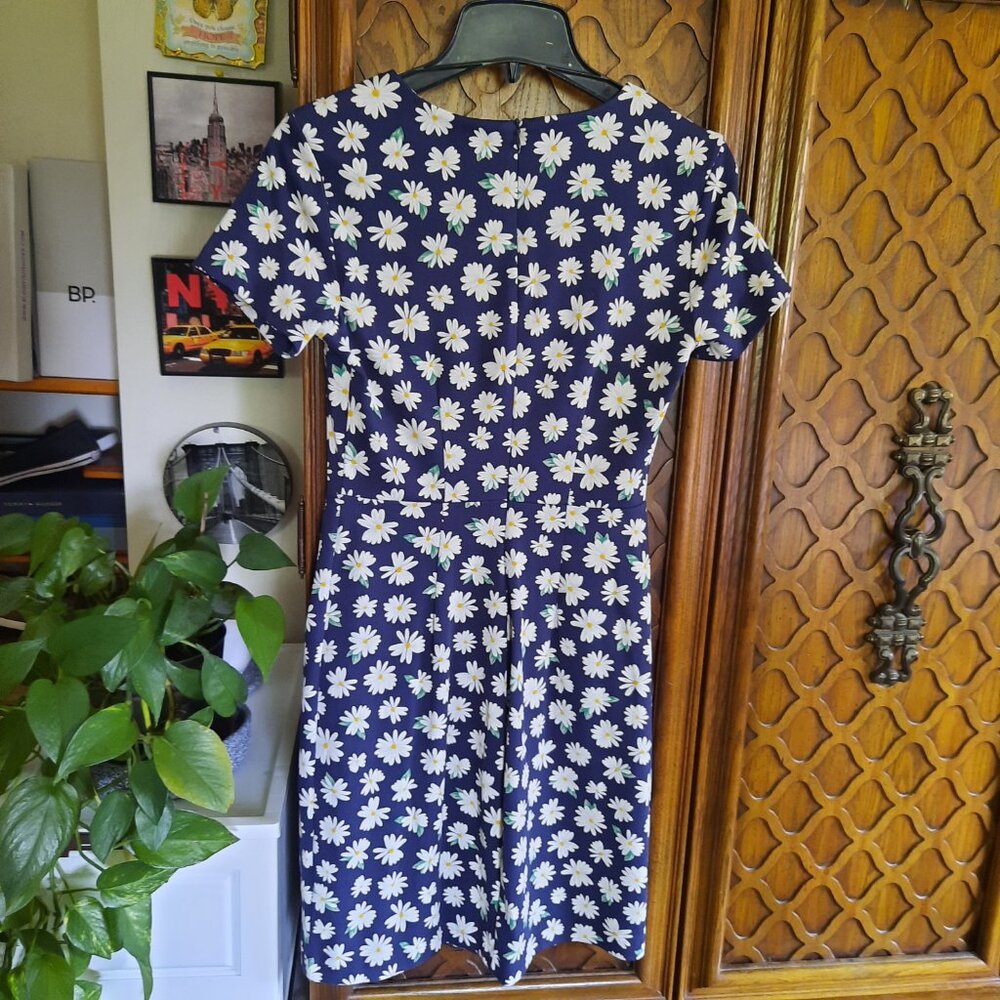 Old Navy Printed Ponte-Knit Sheath Dress - Navy Daisy Print, Size XS - Picture 8 of 16
